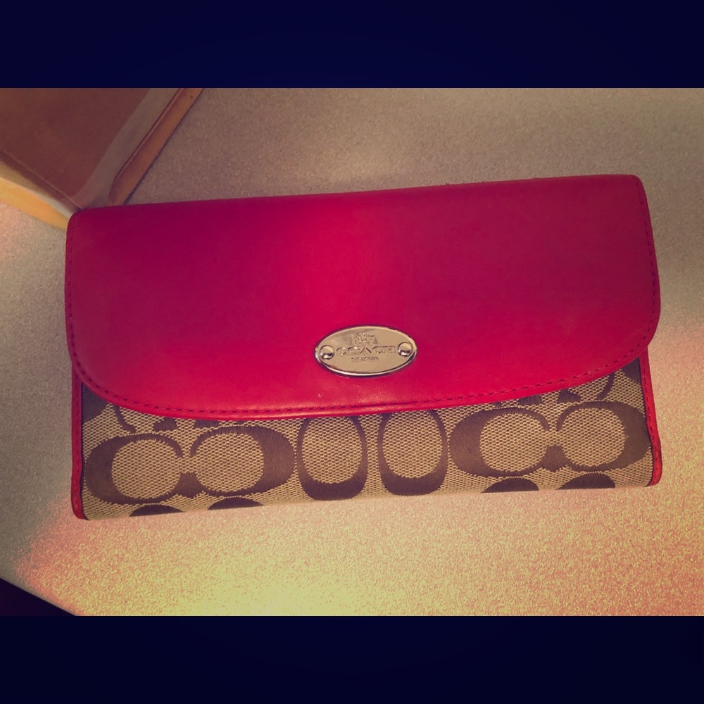 Coach wallet -coral/quilted